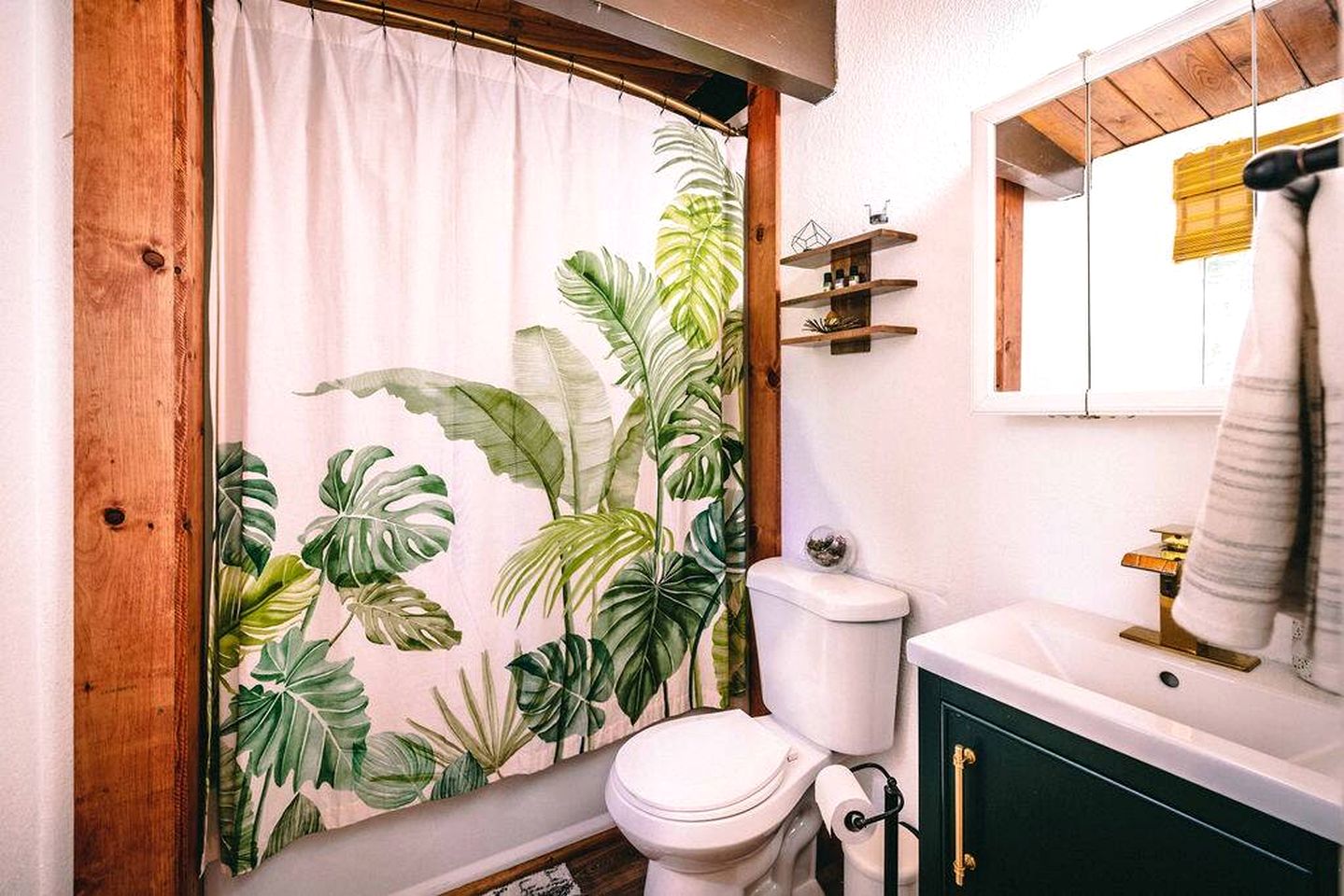 Amazing A-frame with Beautiful Outdoor Living Space and Jacuzzi in San Bernardino, California