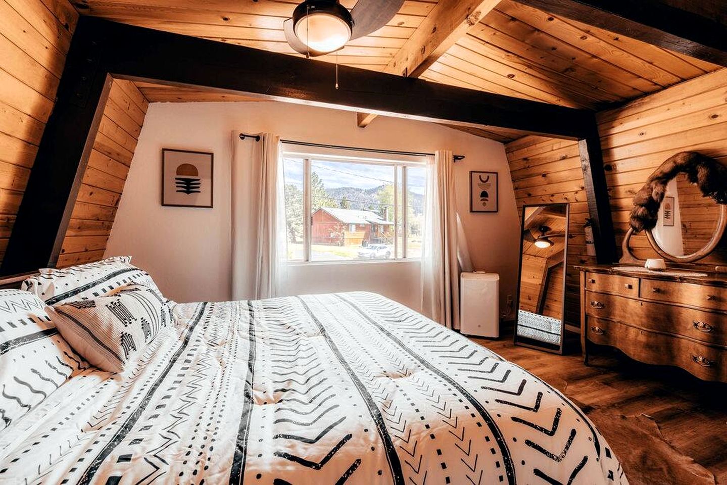 Amazing A-frame with Beautiful Outdoor Living Space and Jacuzzi in San Bernardino, California