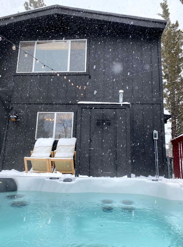 Amazing A-frame with Beautiful Outdoor Living Space and Jacuzzi in San Bernardino, California