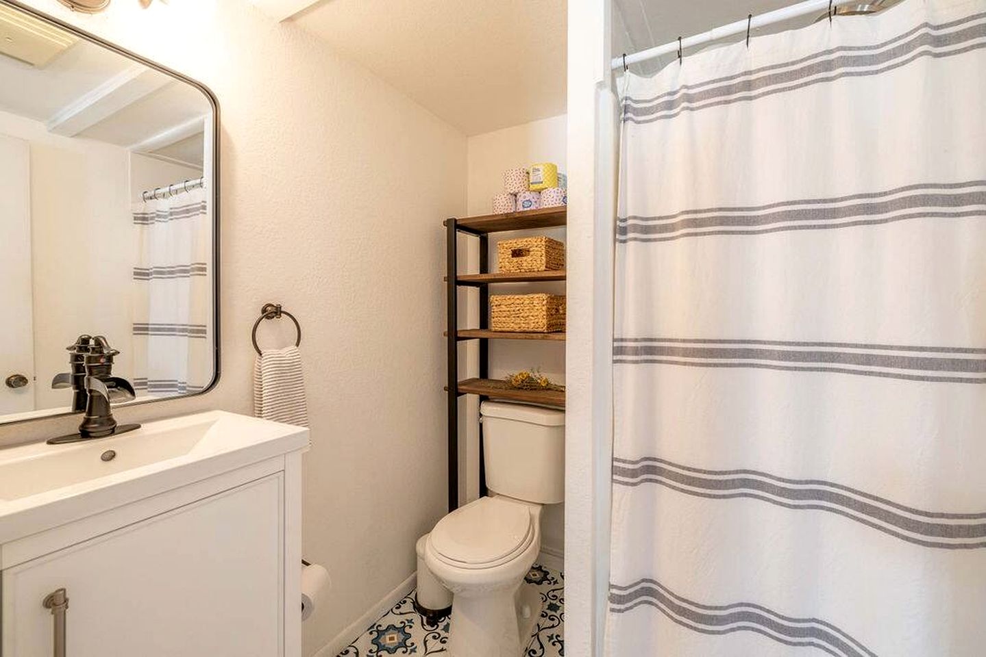 Amazing A-frame with Beautiful Outdoor Living Space and Jacuzzi in San Bernardino, California