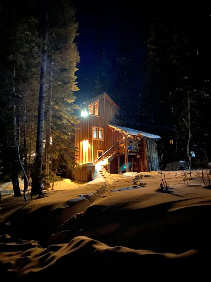 Secluded and Rustic Mountain Cabin near Bear Lake in Bear Valley, California