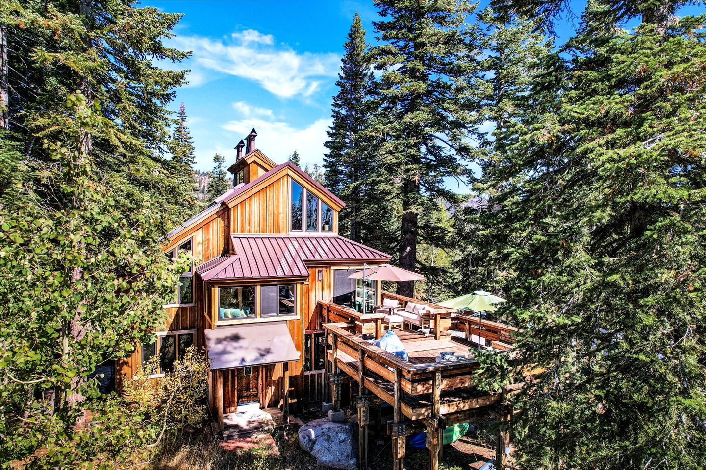 Secluded and Rustic Mountain Cabin near Bear Lake in Bear Valley, California