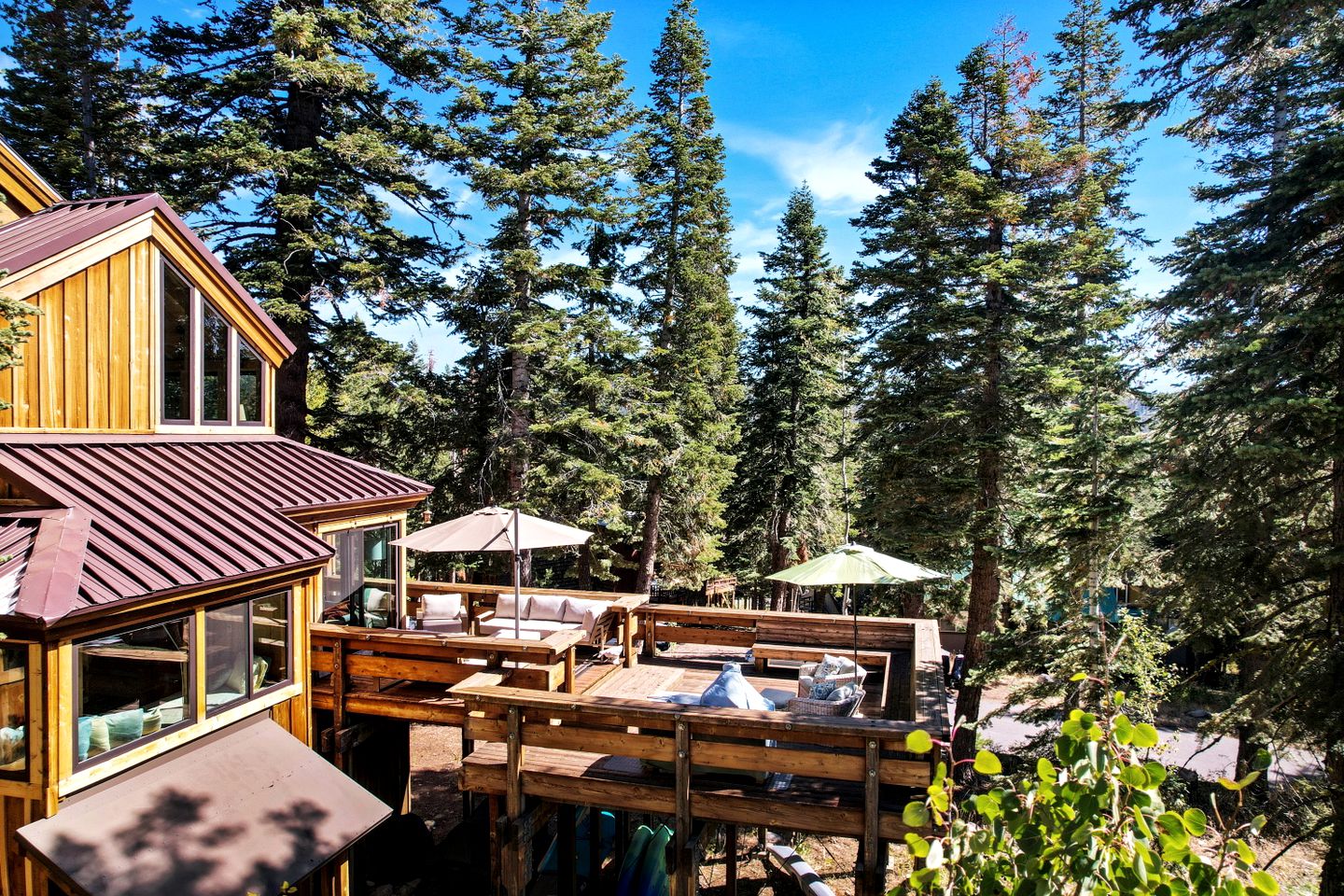 Secluded and Rustic Mountain Cabin near Bear Lake in Bear Valley, California