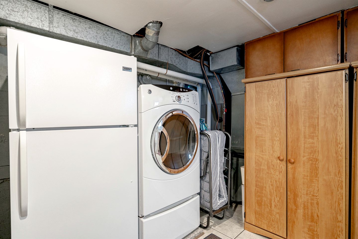 Amazing Beachfront Cottage with Barbecue in Leamington, Ontario