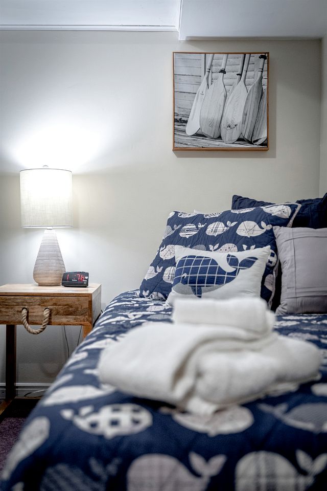 Amazing Beachfront Cottage with Barbecue in Leamington, Ontario