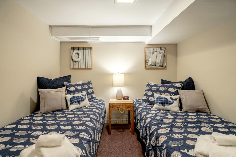 Cottages (Canada, Leamington, Ontario)