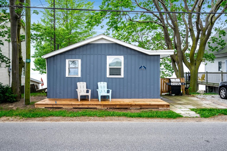 Cottages (Canada, Leamington, Ontario)
