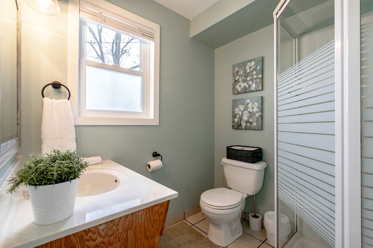 Cottages (Canada, Leamington, Ontario)