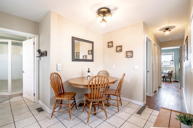 Cottages (Canada, Leamington, Ontario)