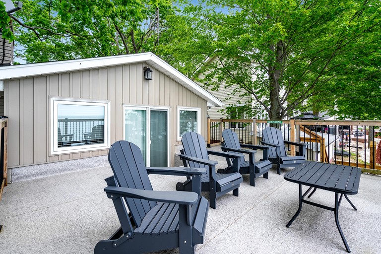 Cottages (Canada, Leamington, Ontario)