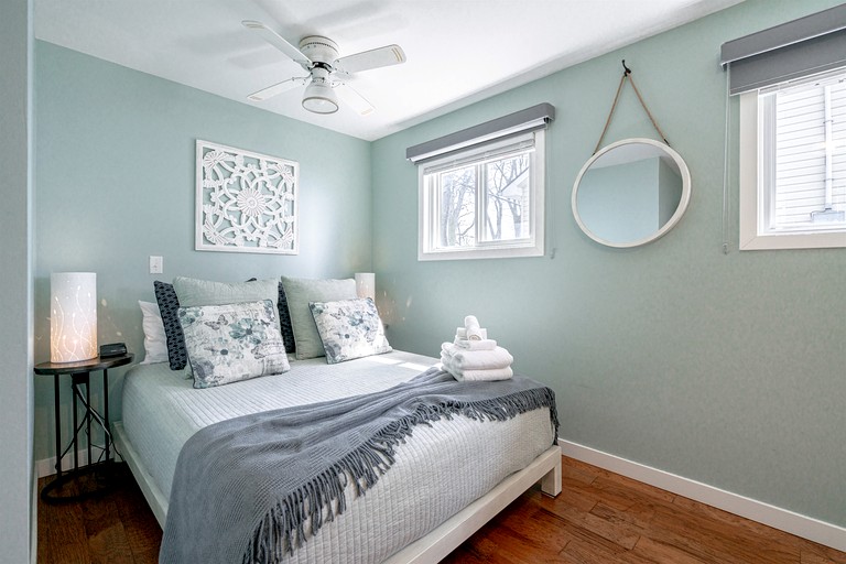 Cottages (Canada, Leamington, Ontario)