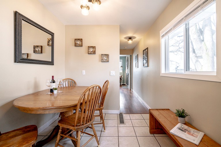 Cottages (Canada, Leamington, Ontario)