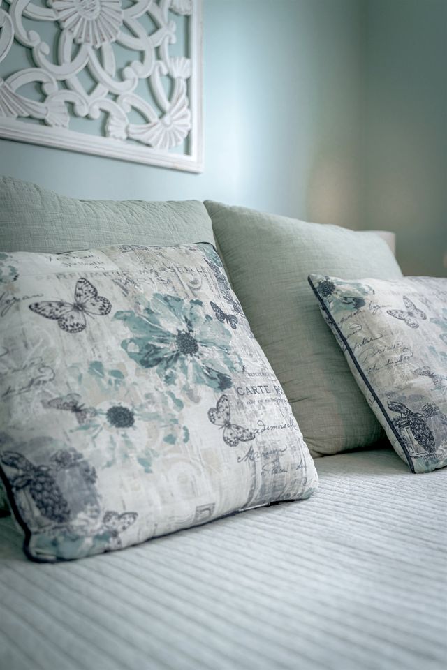 Amazing Beachfront Cottage with Barbecue in Leamington, Ontario