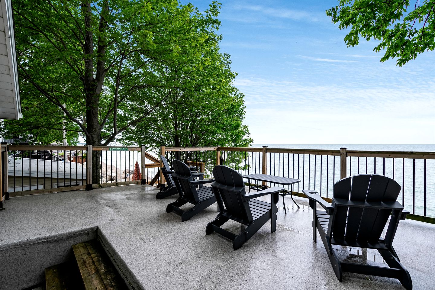 Amazing Beachfront Cottage with Barbecue in Leamington, Ontario