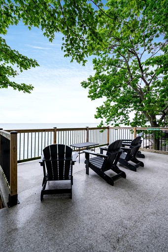 Cottages (Canada, Leamington, Ontario)