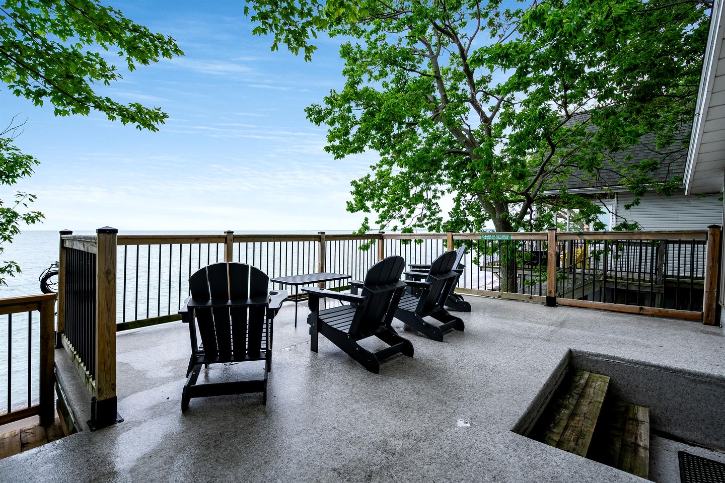 Amazing Beachfront Cottage with Barbecue in Leamington, Ontario