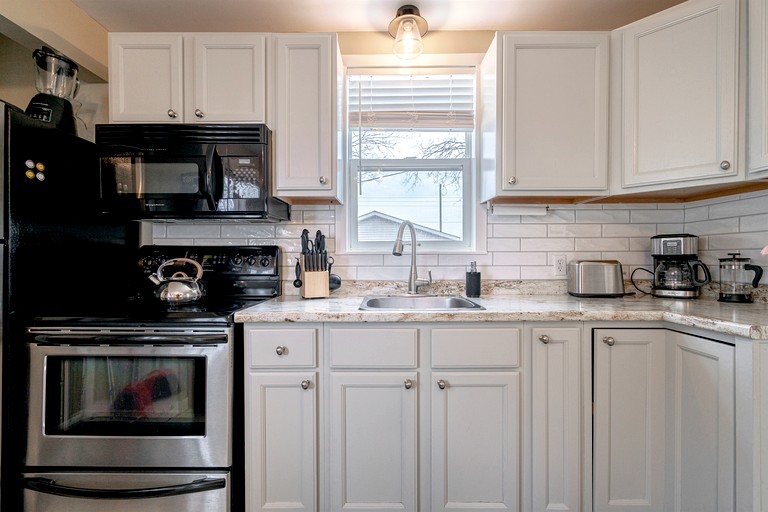 Cottages (Canada, Leamington, Ontario)