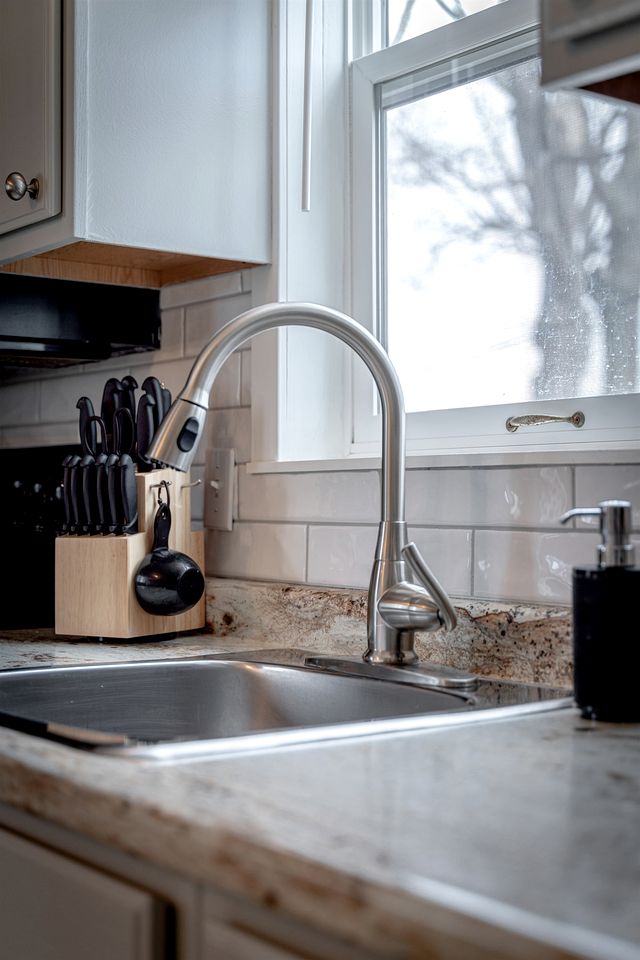 Amazing Beachfront Cottage with Barbecue in Leamington, Ontario