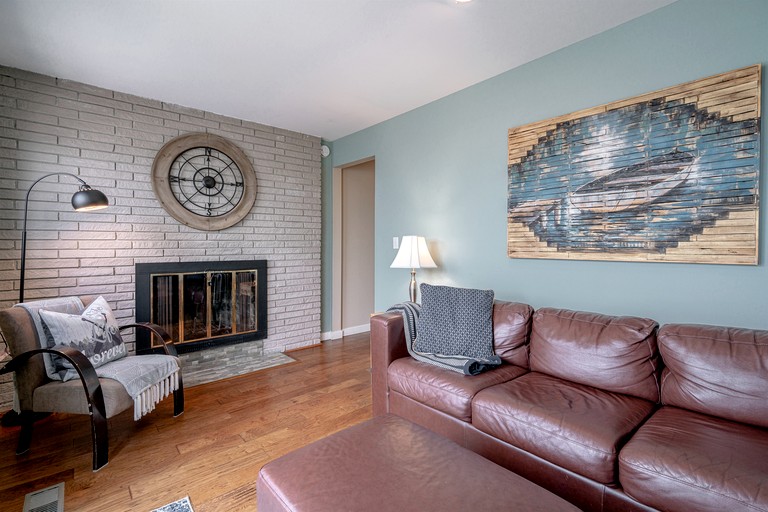 Cottages (Canada, Leamington, Ontario)