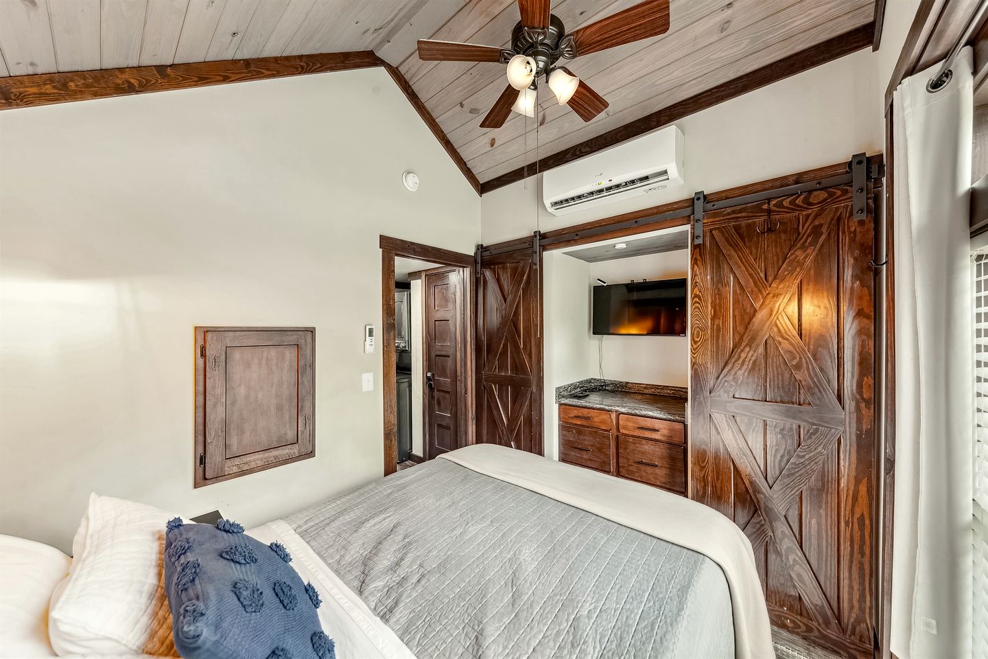 Amazing Cabin Fire Pit Provided in Monteagle, Tennessee