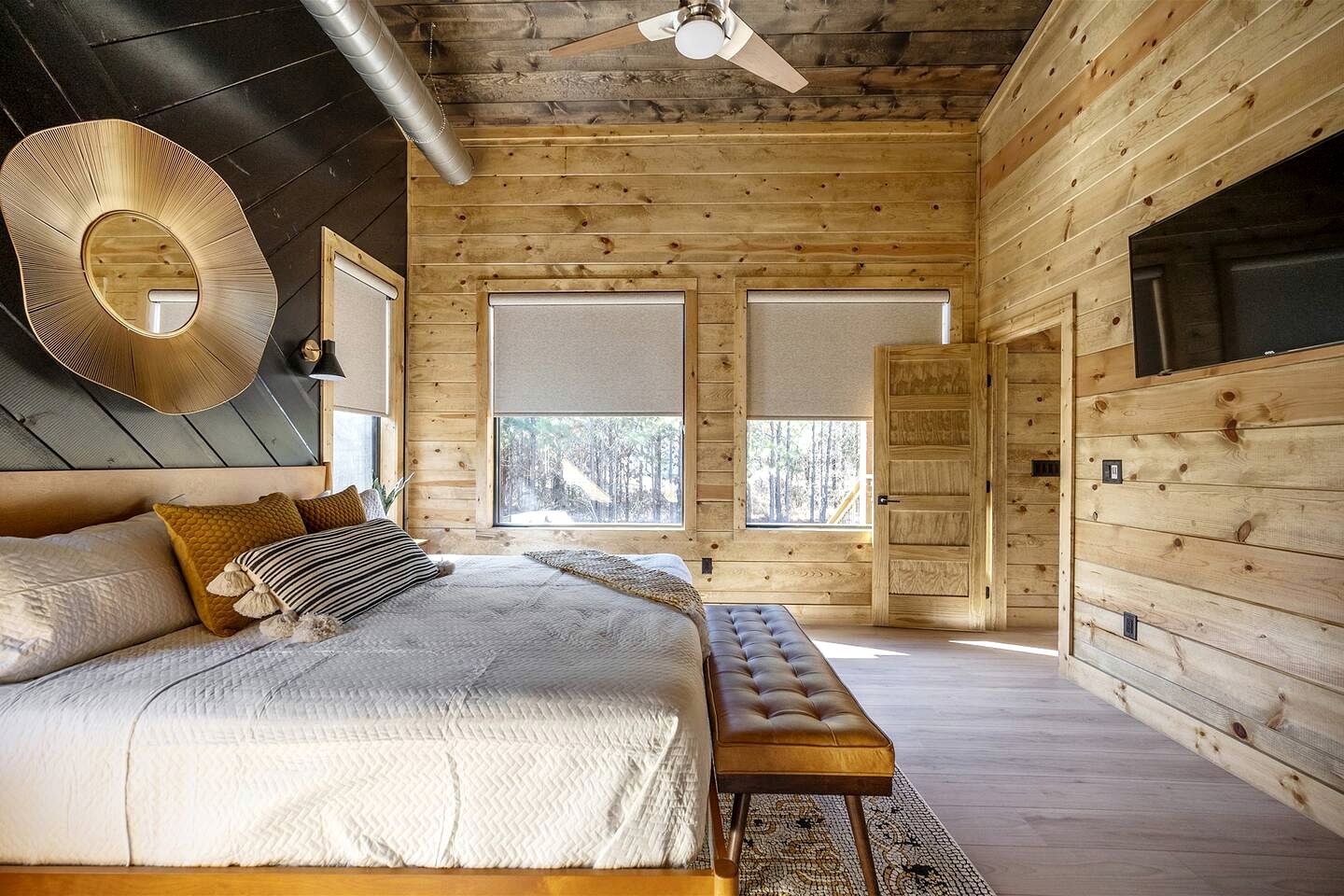 Amazing Cabin Surrounded by Trees in Broken Bow, Oklahoma
