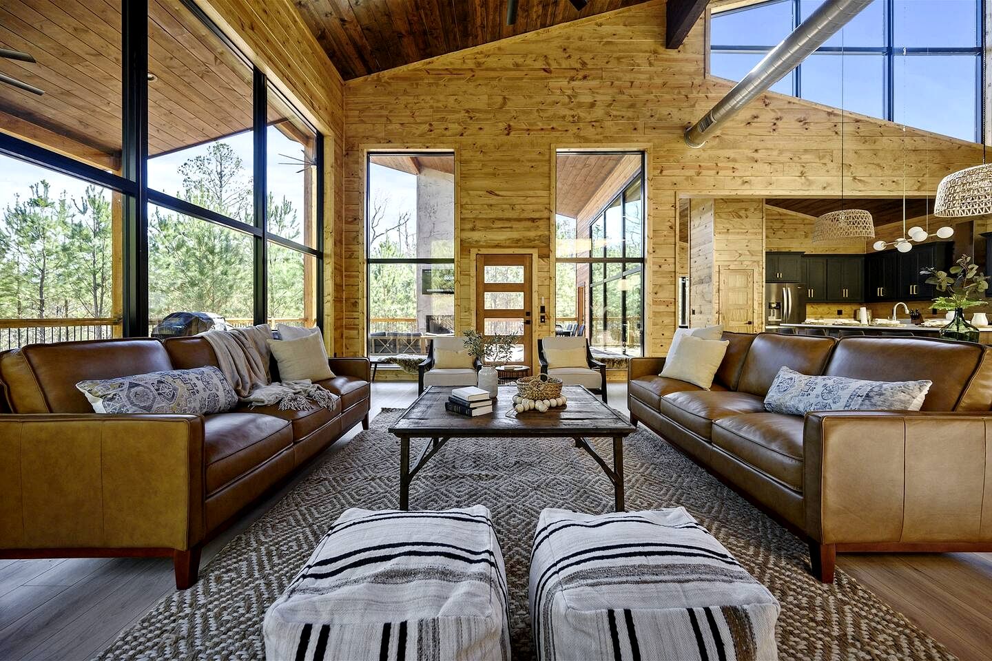 Amazing Cabin Surrounded by Trees in Broken Bow, Oklahoma