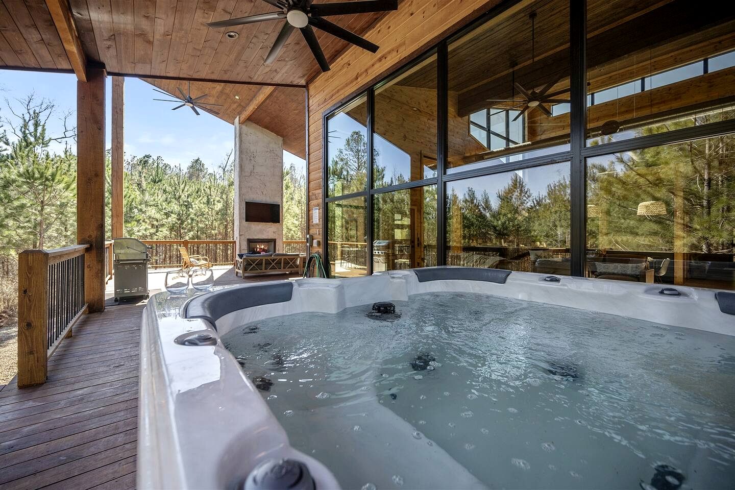 Amazing Cabin Surrounded by Trees in Broken Bow, Oklahoma