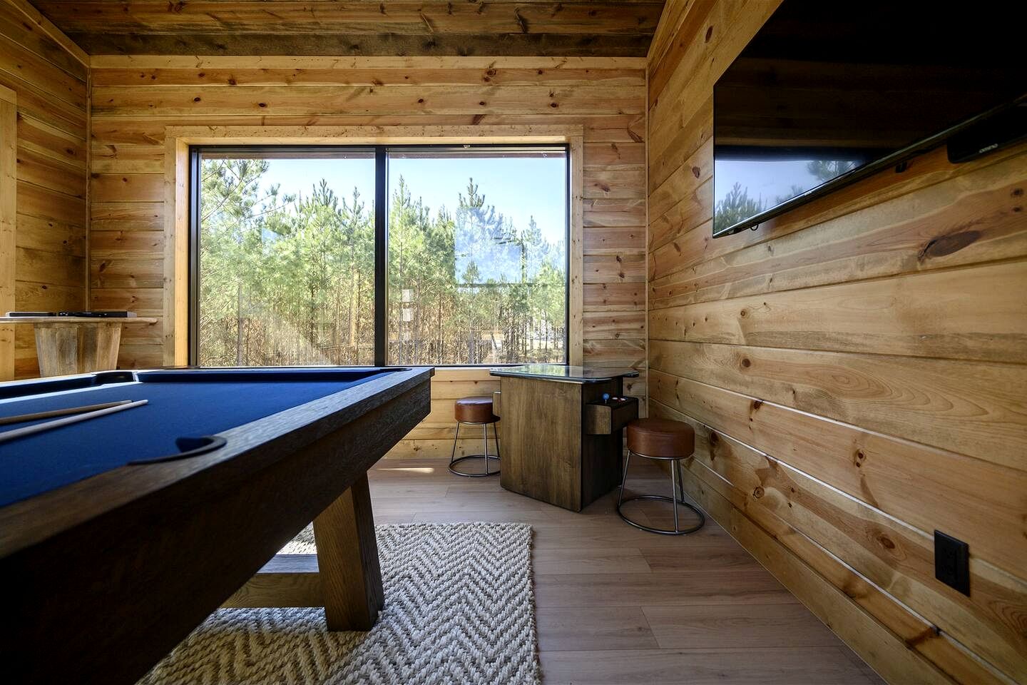 Amazing Cabin Surrounded by Trees in Broken Bow, Oklahoma