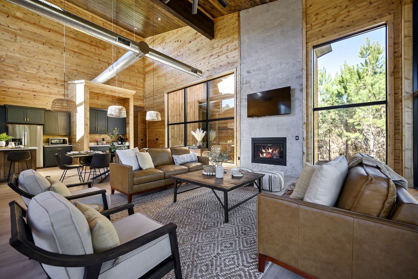 Amazing Cabin Surrounded by Trees in Broken Bow, Oklahoma
