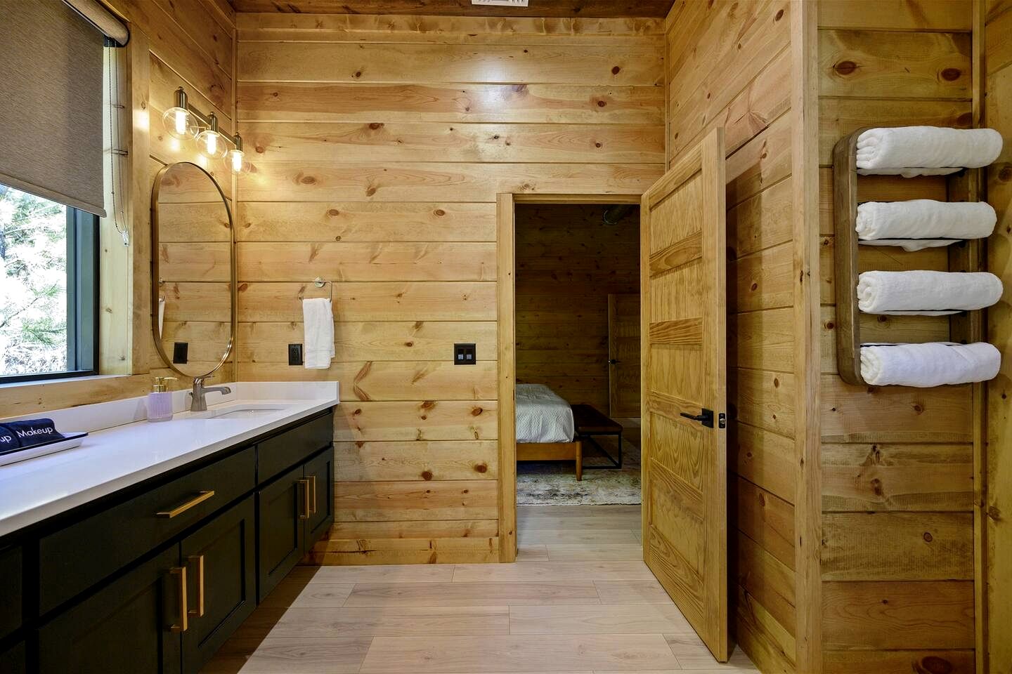 Amazing Cabin Surrounded by Trees in Broken Bow, Oklahoma