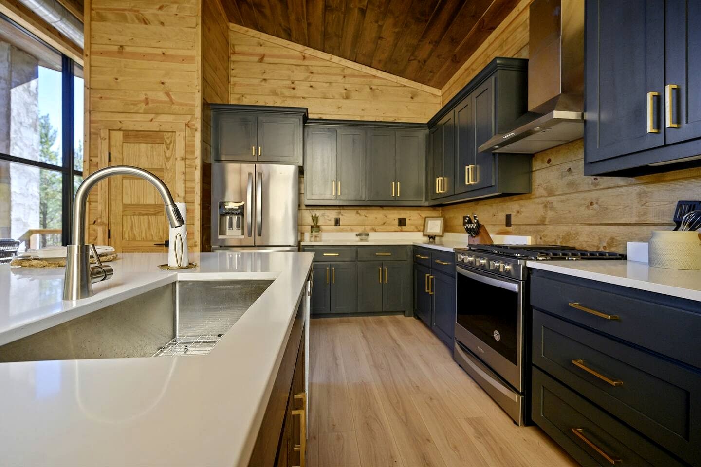 Amazing Cabin Surrounded by Trees in Broken Bow, Oklahoma