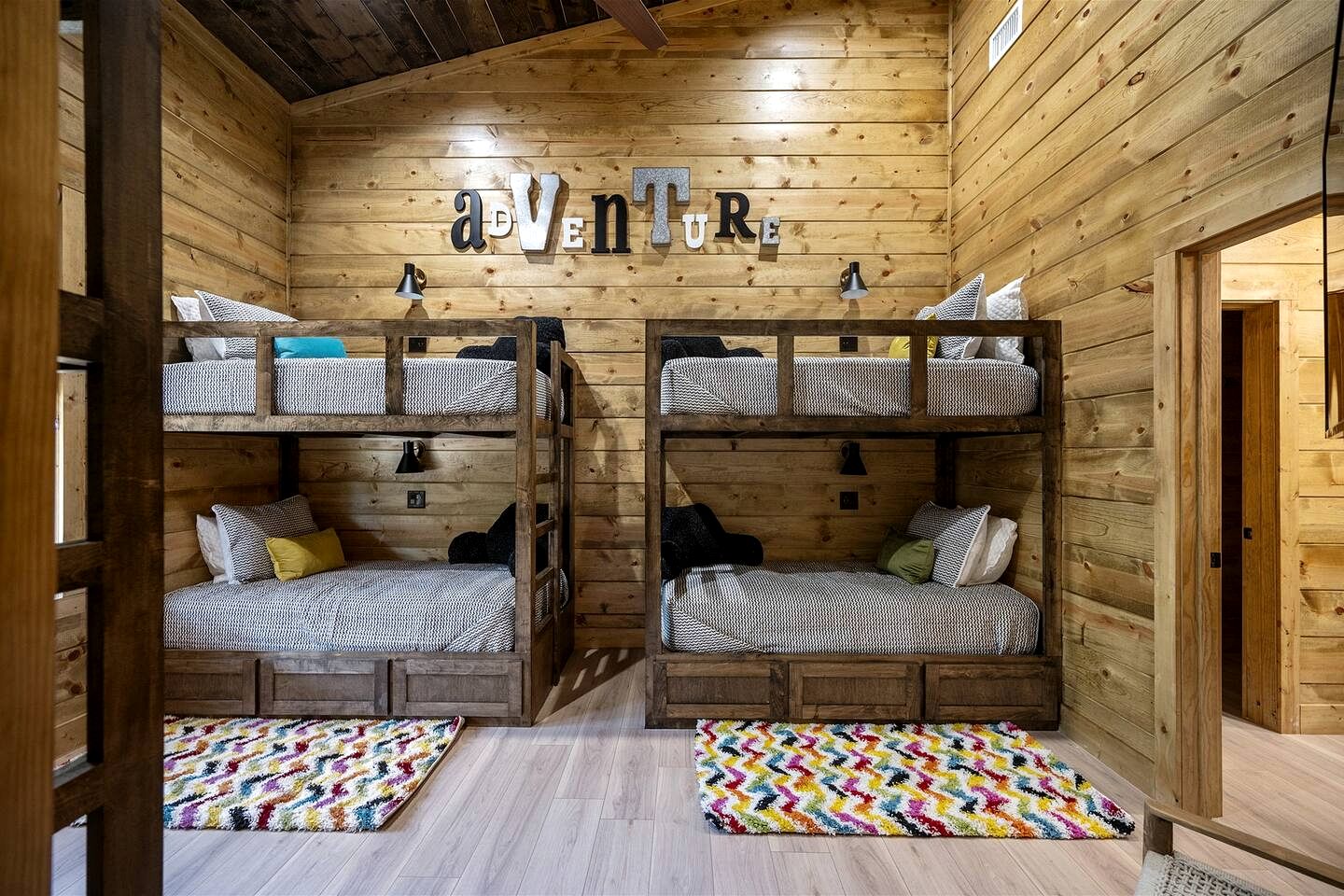 Amazing Cabin Surrounded by Trees in Broken Bow, Oklahoma