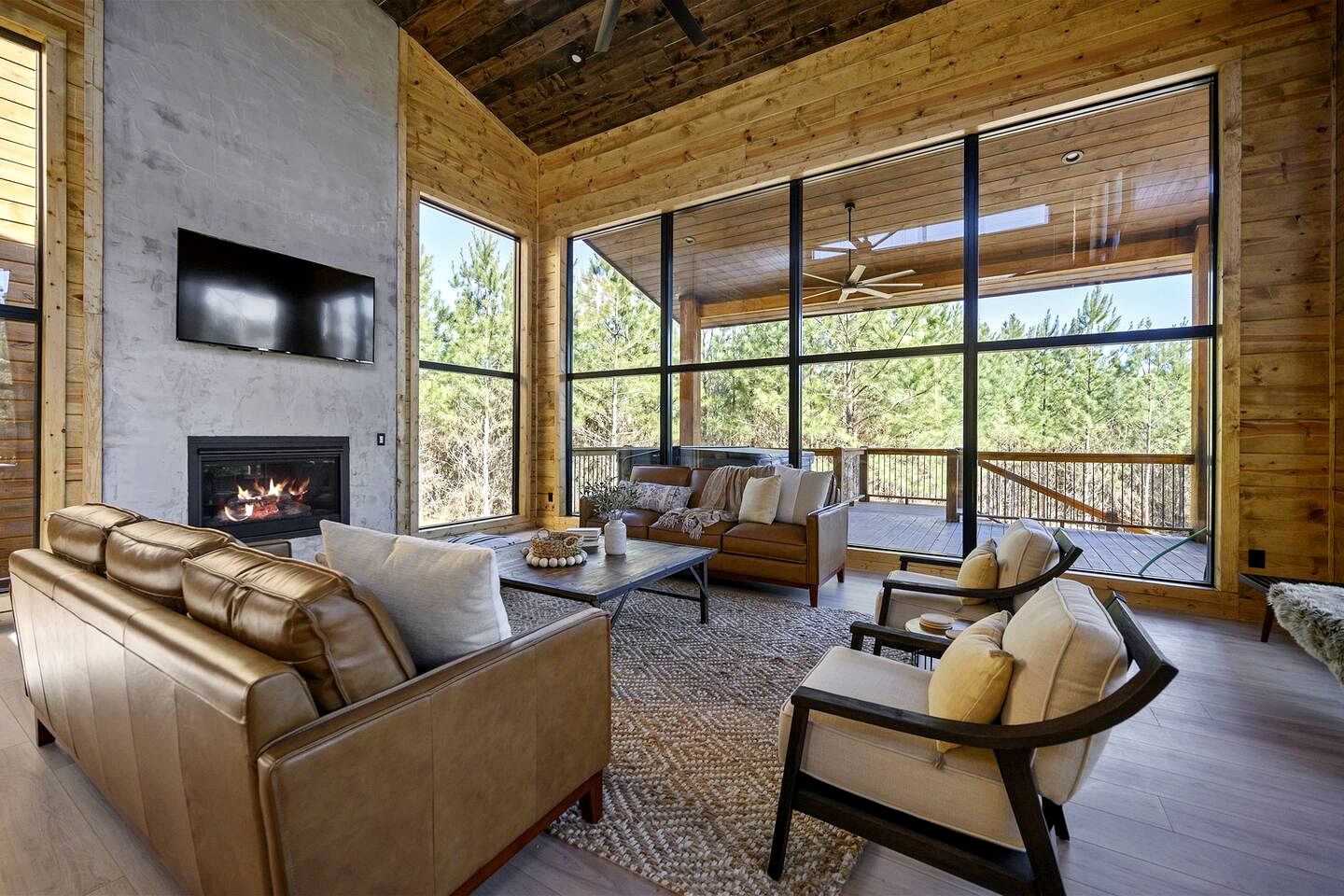 Amazing Cabin Surrounded by Trees in Broken Bow, Oklahoma