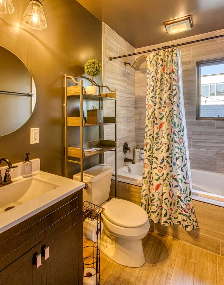 Amazing Cottage with Lake Access in Gary, Indiana