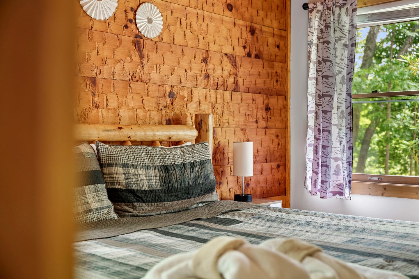 Amazing Cozy Cabin with Fireplace and Hot-tub in Sevierville, Tennessee