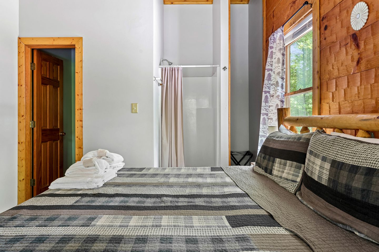 Amazing Cozy Cabin with Fireplace and Hot-tub in Sevierville, Tennessee