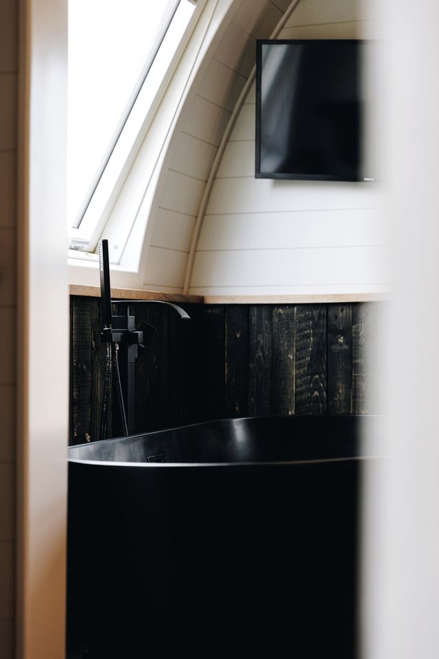 Amazing Family-Friendly Pod with Jacuzzi and BBQ in UK