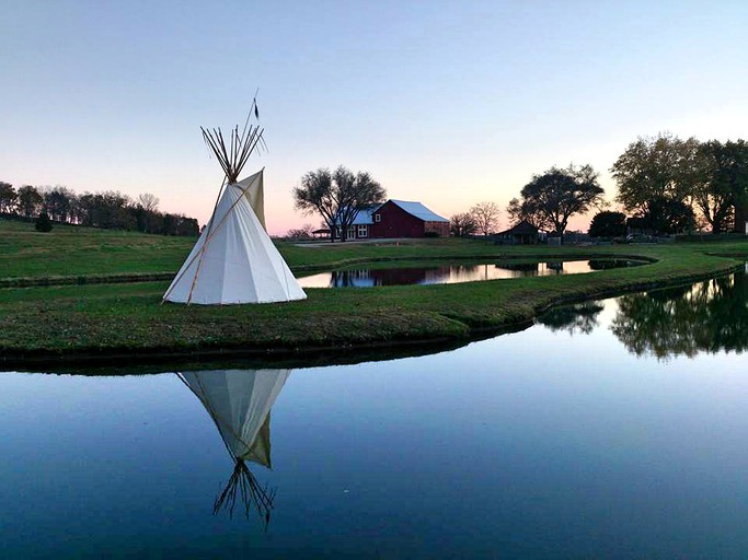 Tipis (Marthasville, Missouri, United States)