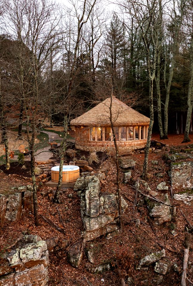 Amazing Hobbit House with Fire Pit and Barbecue in Rising Fawn, Georgia