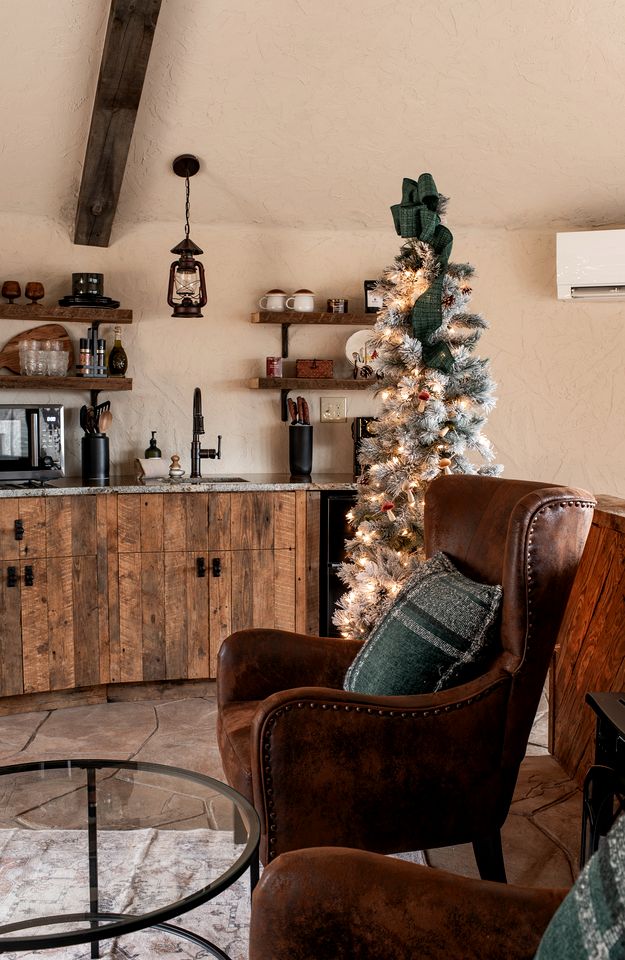 Amazing Hobbit House with Fire Pit and Barbecue in Rising Fawn, Georgia