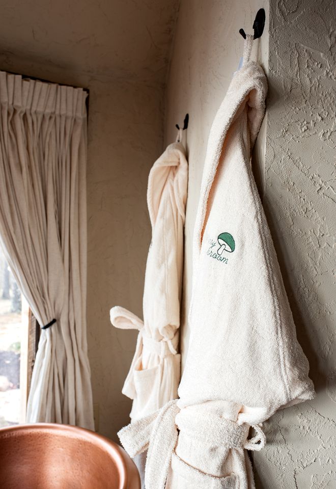 Amazing Hobbit House with Fire Pit and Barbecue in Rising Fawn, Georgia