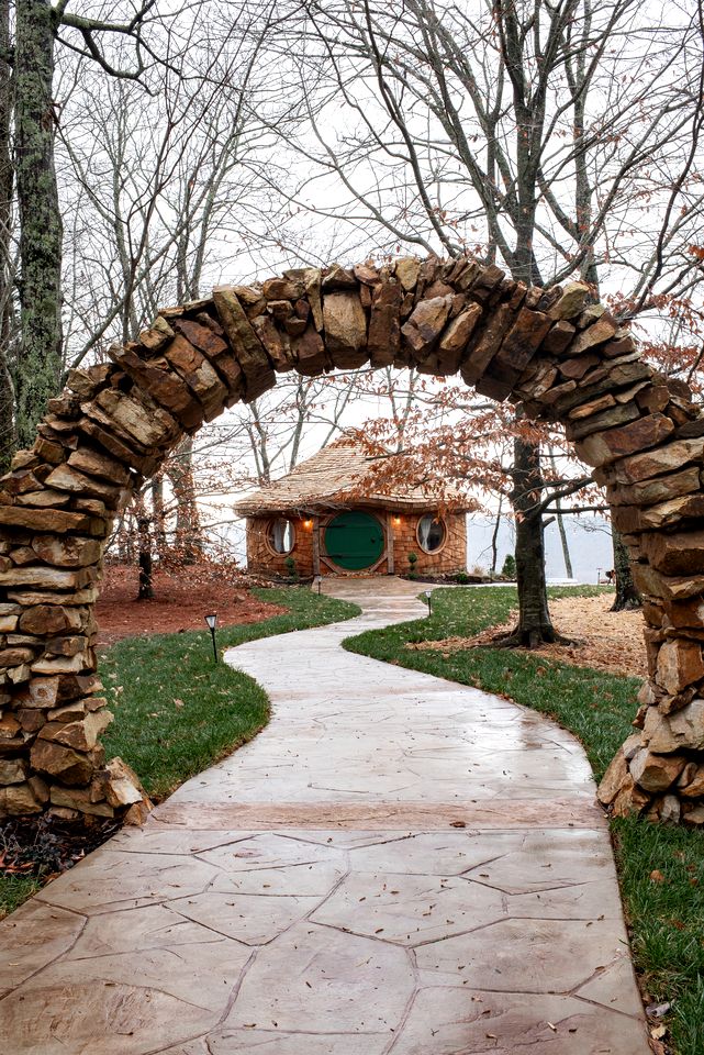 Amazing Hobbit House with Fire Pit and Barbecue in Rising Fawn, Georgia