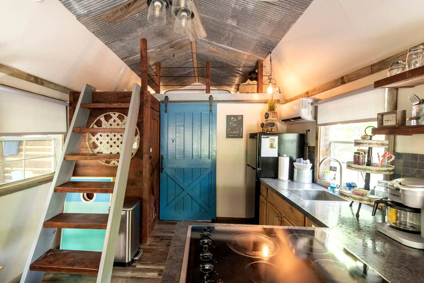 Breathtaking Retreat: Fully Equipped Tiny House with Hot Tub in Garland County, AR