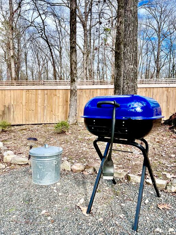 Breathtaking Retreat: Fully Equipped Tiny House with Hot Tub in Garland County, AR