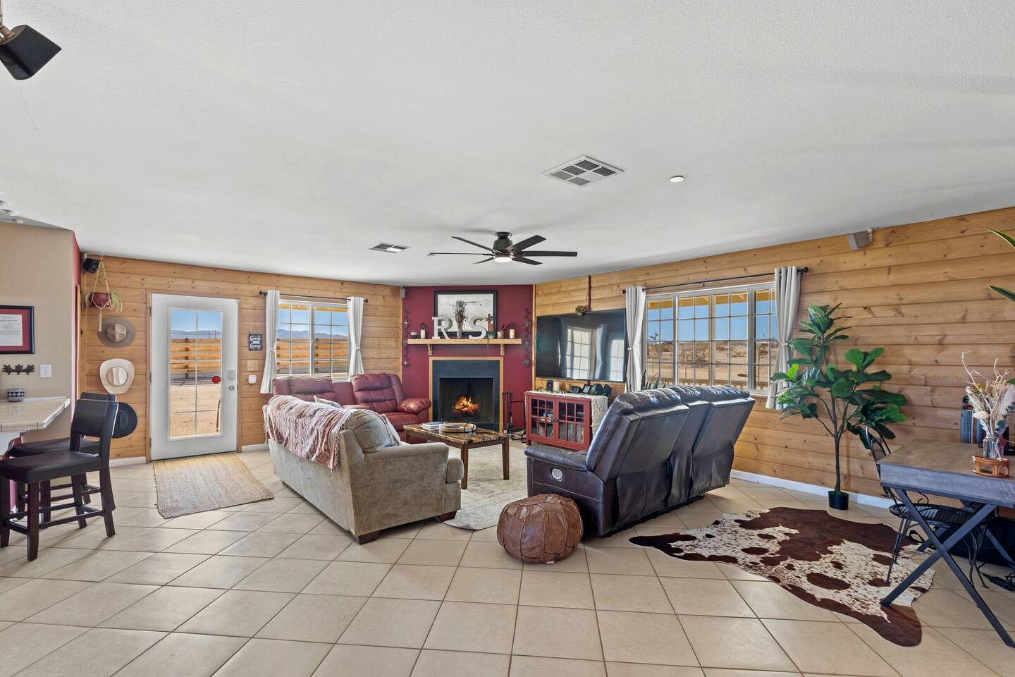 Amazing Joshua Tree Rental, Perfect for Family or Group Glamping and Yoga Retreats