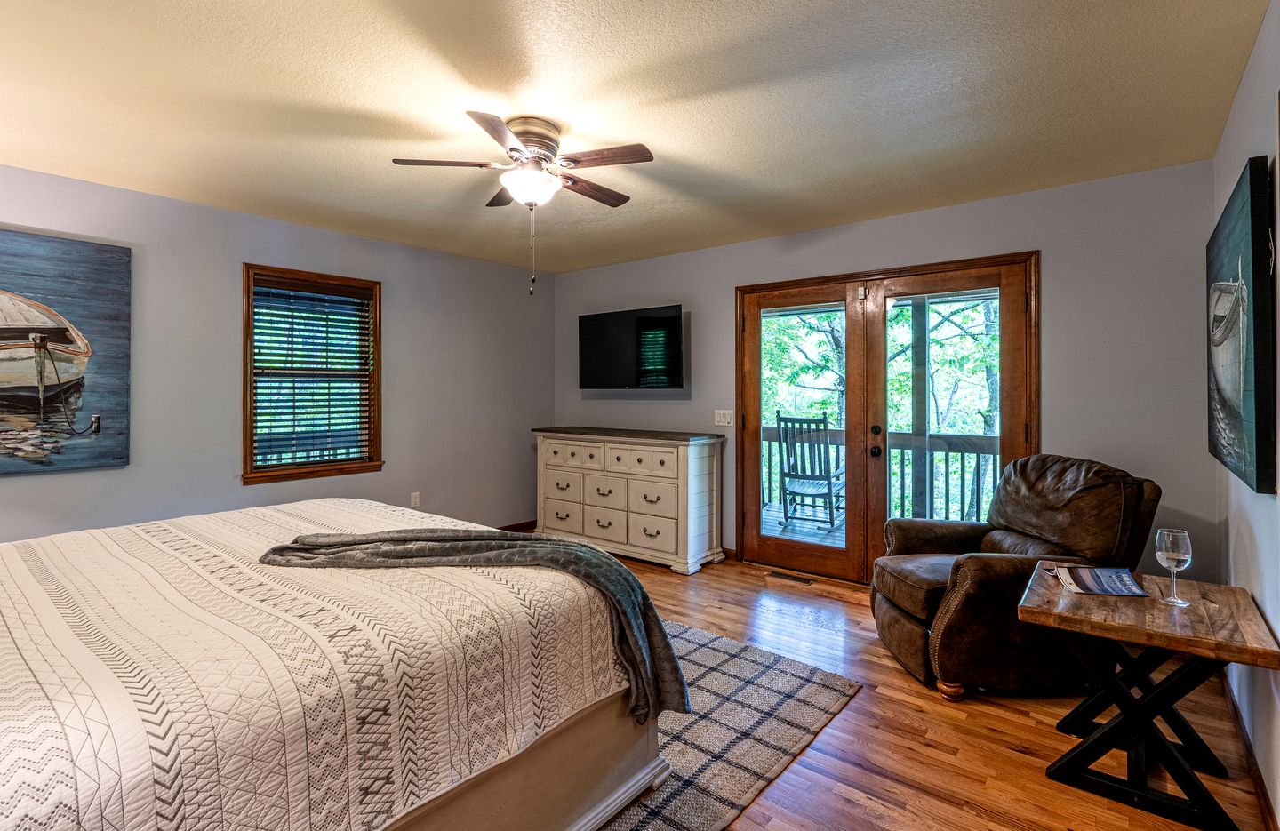 Amazing Lakefront Cabin Perfect for Groups in Topton, North Carolina