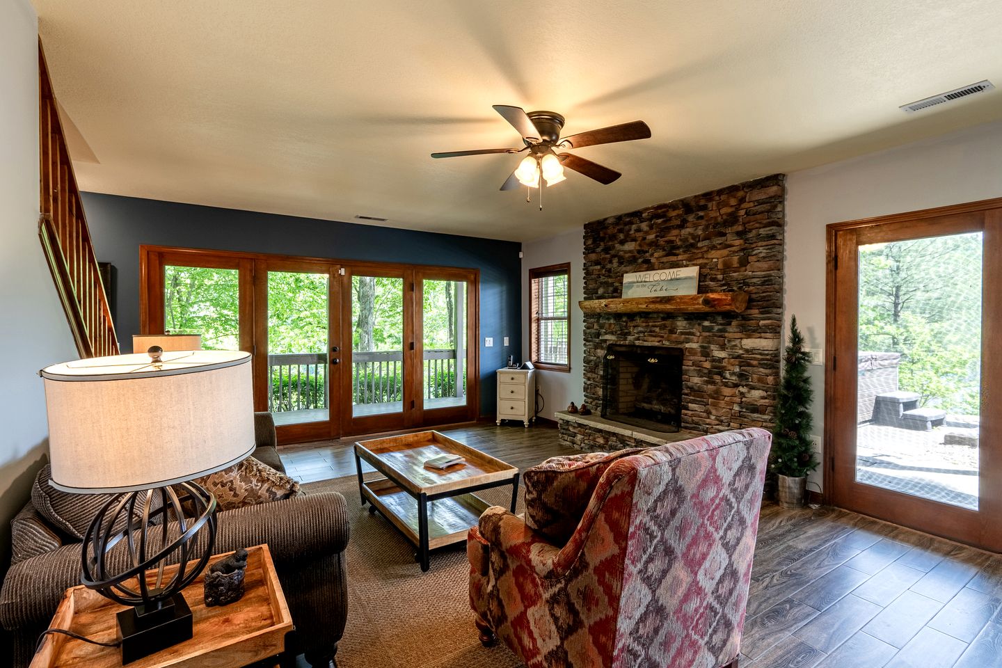 Amazing Lakefront Cabin Perfect for Groups in Topton, North Carolina