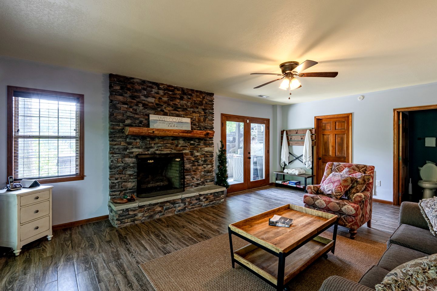 Amazing Lakefront Cabin Perfect for Groups in Topton, North Carolina