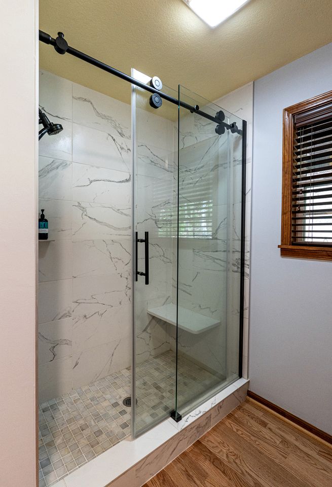 Amazing Lakefront Cabin Perfect for Groups in Topton, North Carolina