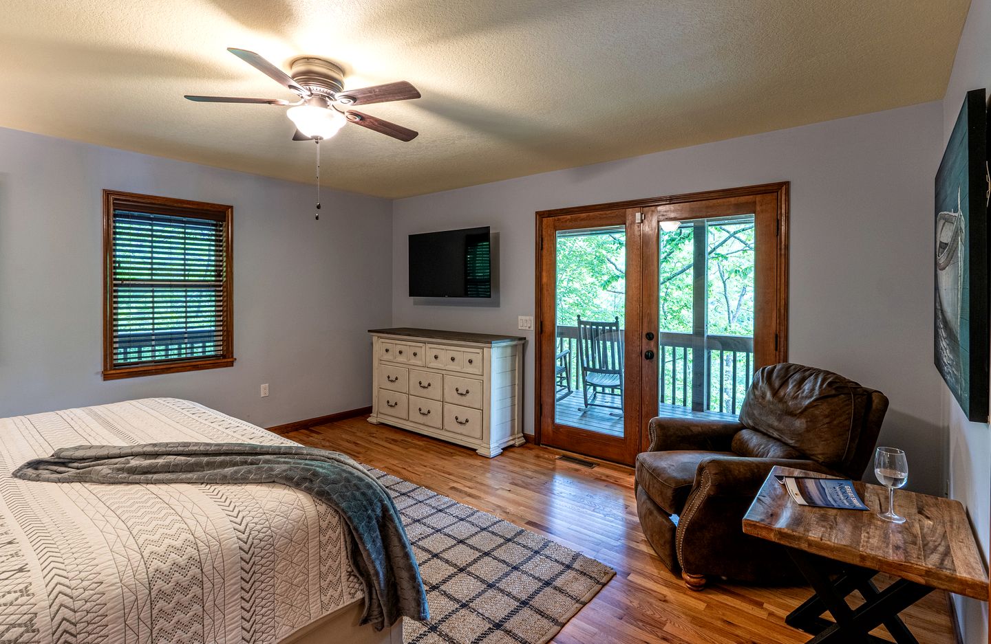 Amazing Lakefront Cabin Perfect for Groups in Topton, North Carolina